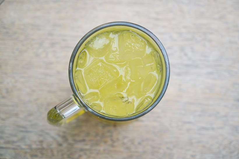 点击大图看下一张：酸甜爽口的柠檬水图片