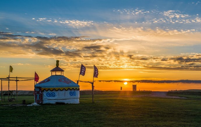 点击大图看下一张：美丽的内蒙古新巴尔虎右旗草原图片
