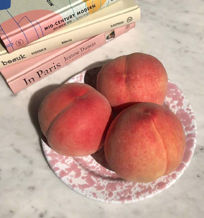 点击大图看下一张：一组香甜好吃的桃子图片
