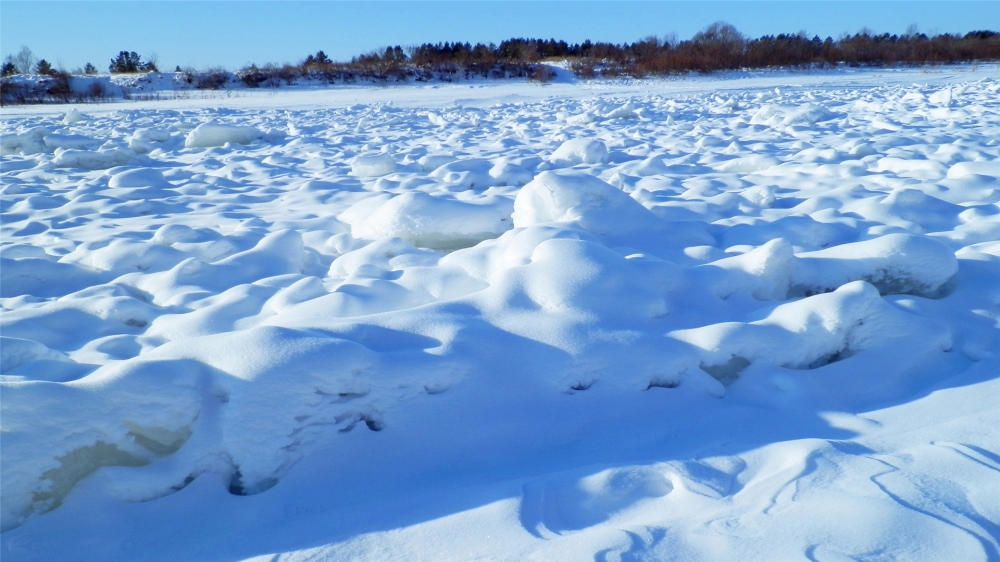 点击大图看下一张：一组北极村雪景风光图片