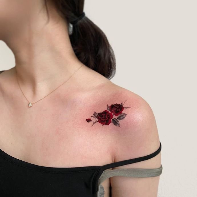 点击大图看下一张：一组漂亮的红色系花卉纹身图片