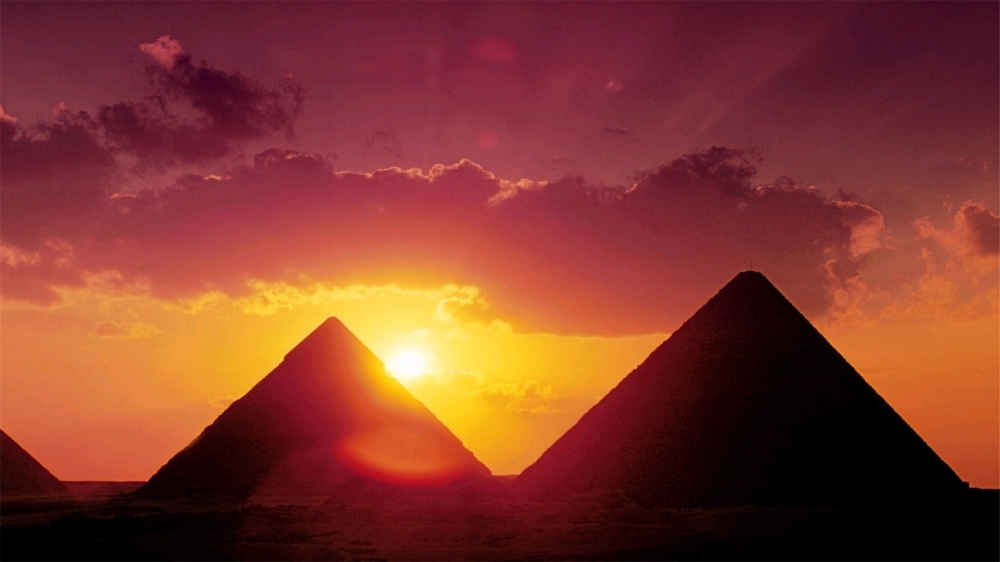 点击大图看下一张：埃及金字塔风光高清图片欣赏
