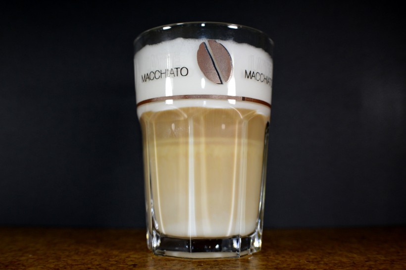 点击大图看下一张：奶香浓郁的玛奇朵咖啡图片