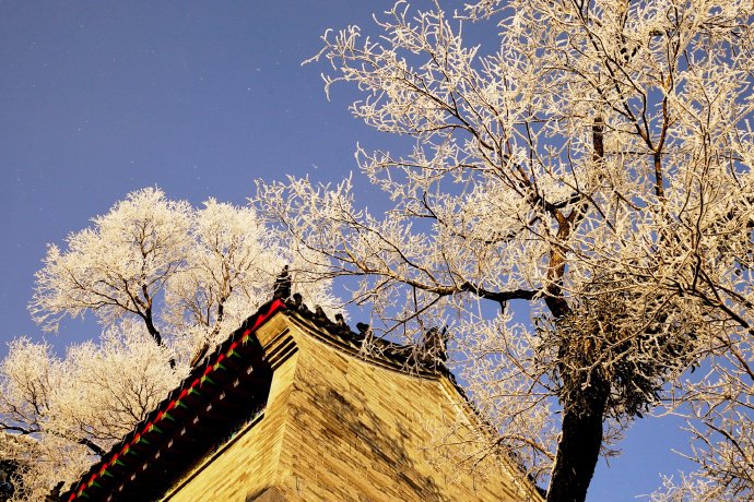 点击大图看下一张:一组美丽的千山冬雪美景图