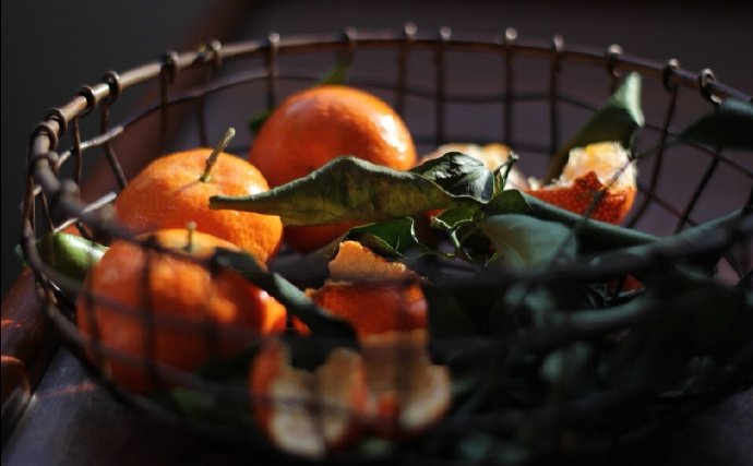 点击大图看下一张：一组黄澄澄的橘子图片