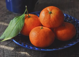 一组黄澄澄的橘子图片