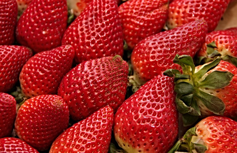 点击大图看下一张：一组鲜红好看的草莓图片