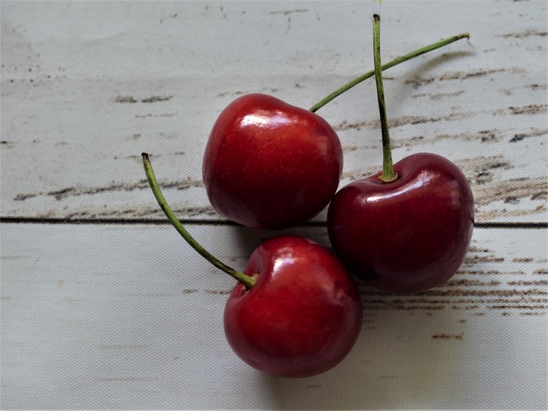 点击大图看下一张：酸甜好吃的樱桃图片