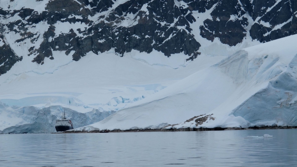 点击大图看下一张：南极洲雪山雪景高清图片