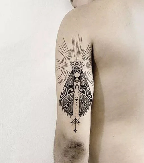 点击大图看下一张：清新范儿的圣母玛利亚纹身