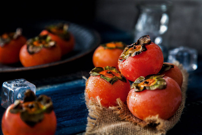 点击大图看下一张：一组晶莹好吃的柿子图片