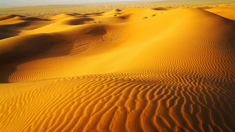 点击大图看下一张：巴丹吉林沙漠风光壁纸图片