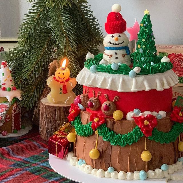 点击大图看下一张：一组超级可爱的圣诞奶油蛋糕