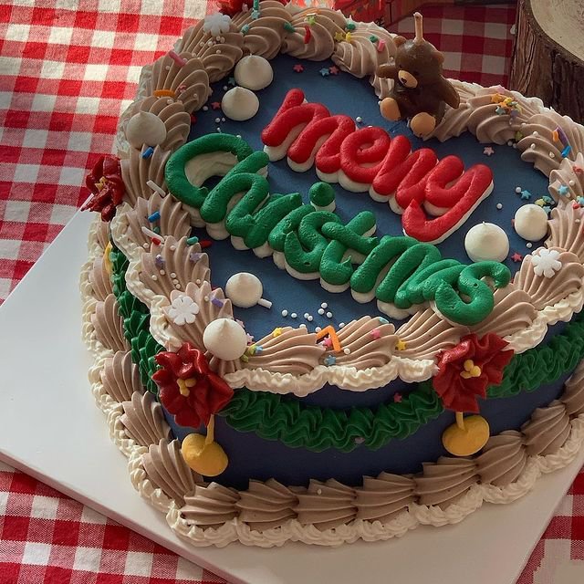 点击大图看下一张：一组超级可爱的圣诞奶油蛋糕