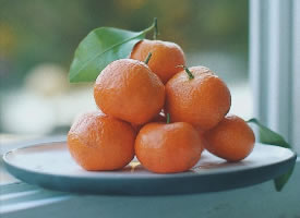 一组新鲜好吃的橘子图片