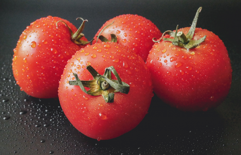 点击大图看下一张：新鲜营养的番茄图片