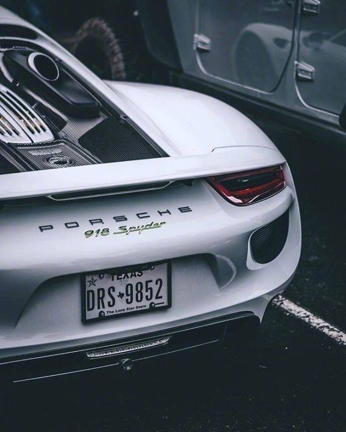 点击大图看下一张：Porsche 918 Spyder，霸气十足的白色