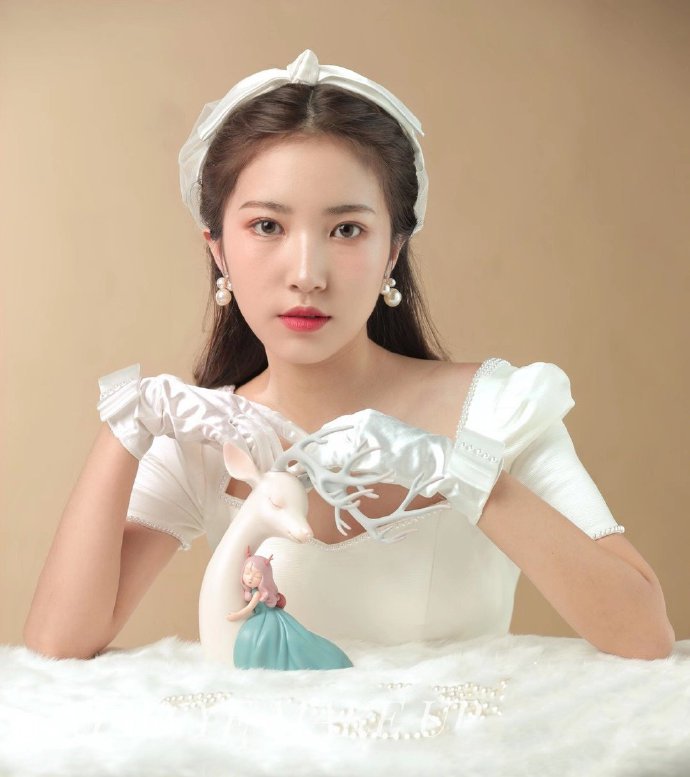 点击大图看下一张：一组韩系新娘造型图片