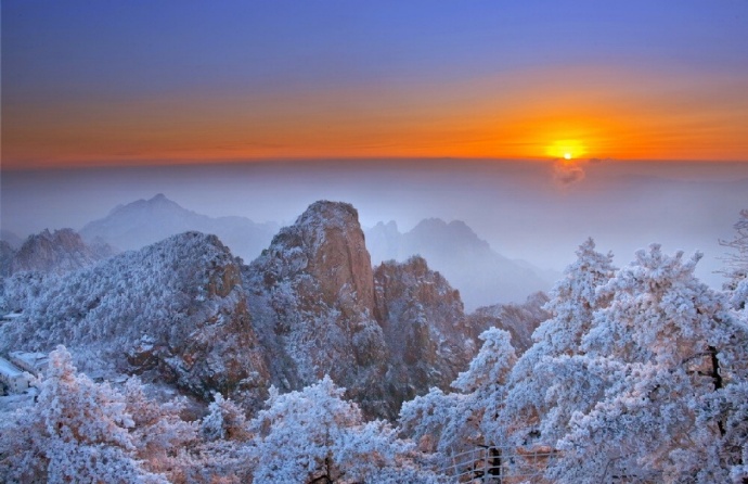 点击大图看下一张：一组绝美的黄山雪景图片