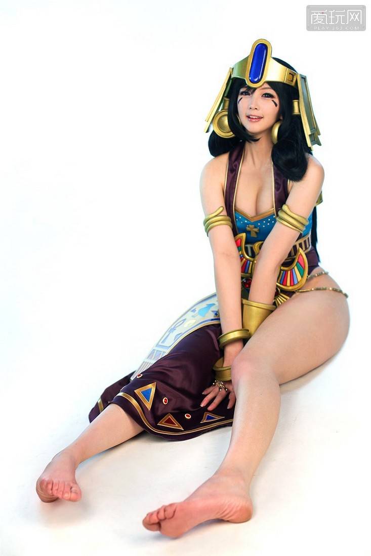 点击大图看下一张：游戏美女cosplay性感图片