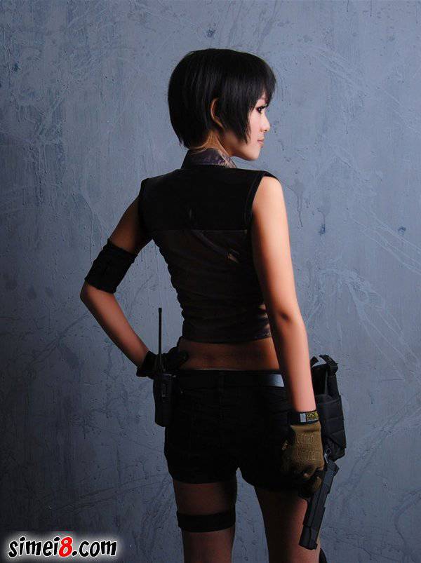 点击大图看下一张：神枪手美女玩家cosplay图片