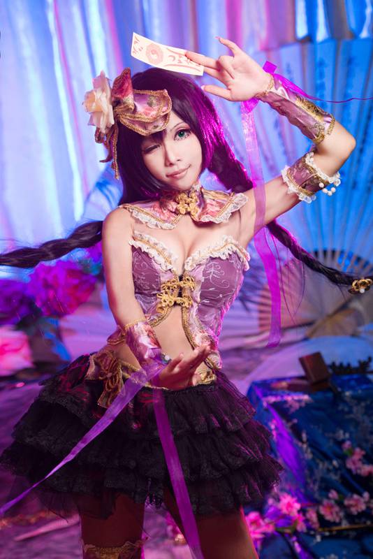 点击大图看下一张:性感美女Cosplay东条希私房照