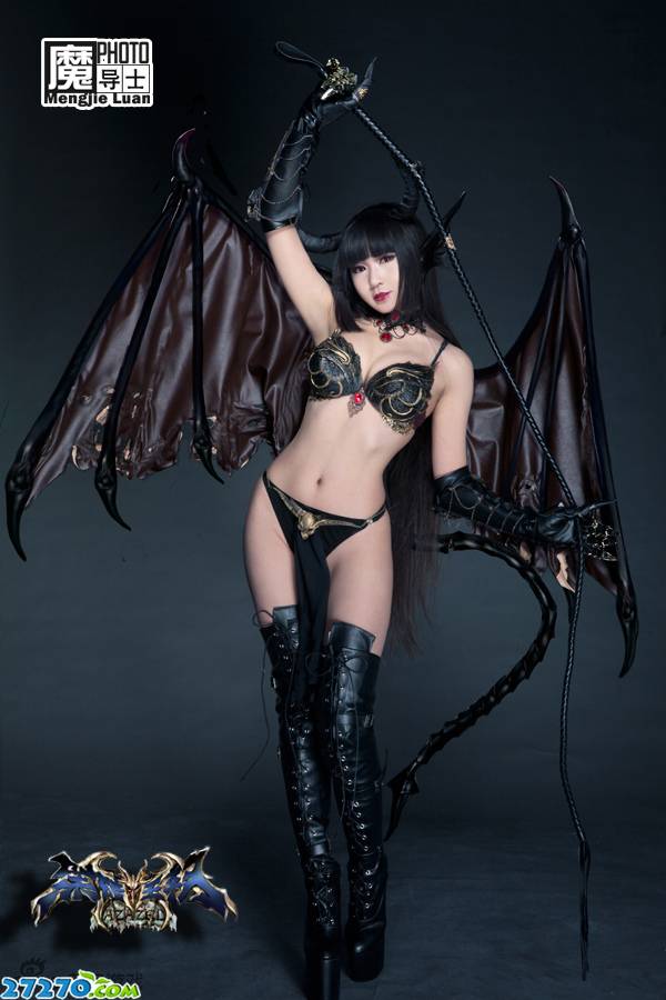 点击大图看下一张：黑暗王朝原画魅魔美女插画师Cosplay图集