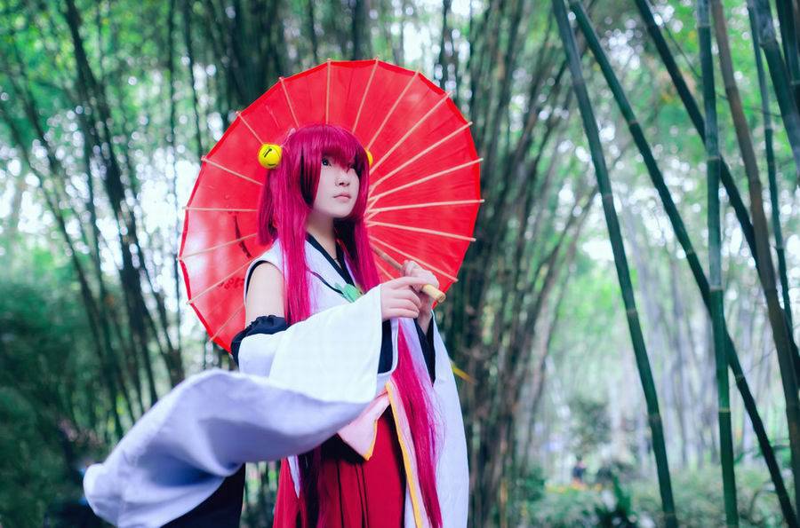 点击大图看下一张:清纯美女演绎Cosplay妖艳女魔