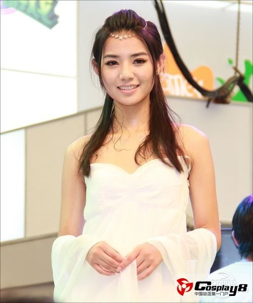 点击大图看下一张:游戏展上的cosplay美女图片赏析