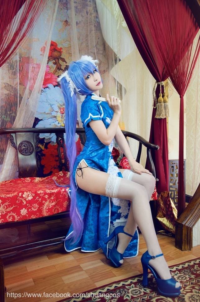 点击大图看下一张:日本动漫cosplay美女性感图集