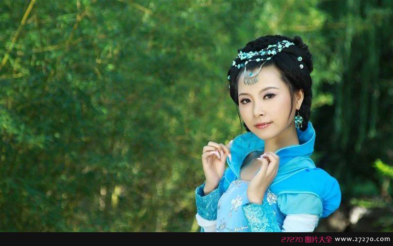 点击大图看下一张：《仙剑》温婉气质美女COS