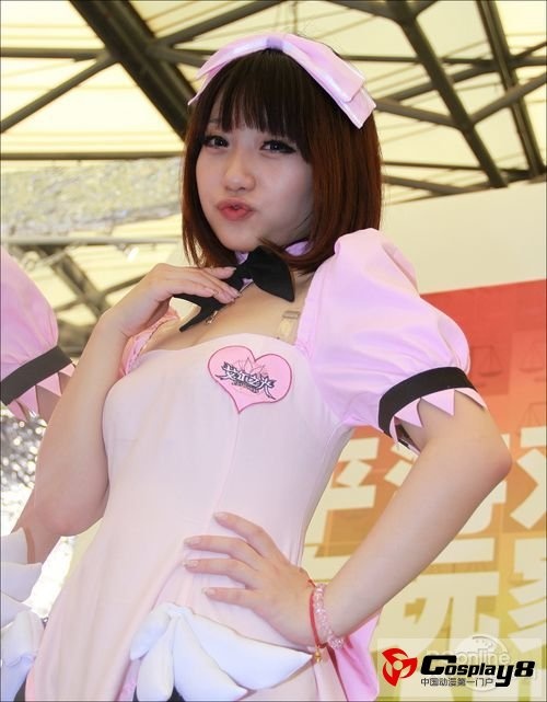 点击大图看下一张:游戏展上的cosplay美女图片赏析