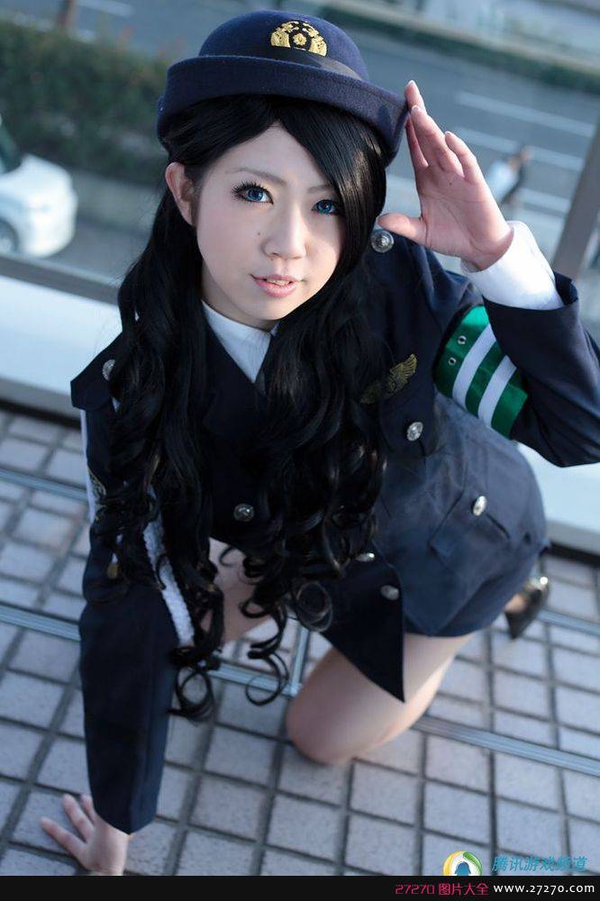 点击大图看下一张：靓丽制服美女警察COS