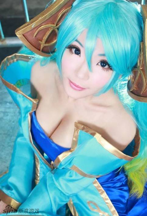 点击大图看下一张:爆乳美女性感诱惑cosplay图片