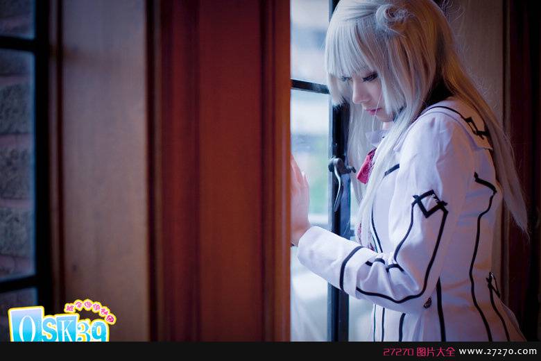 点击大图看下一张:清纯萝莉惊艳美女合集COS