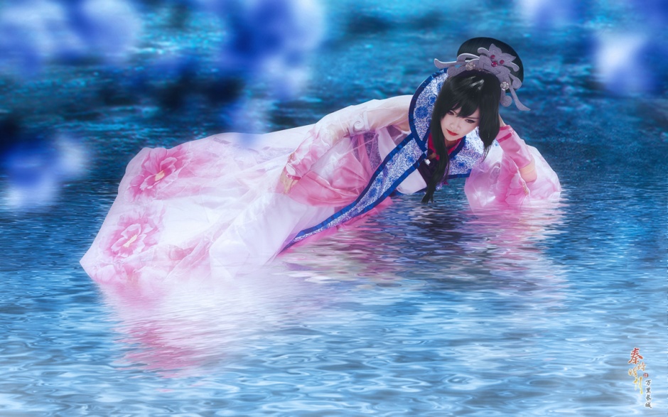 点击大图看下一张:红莲公主cosplay美女图片