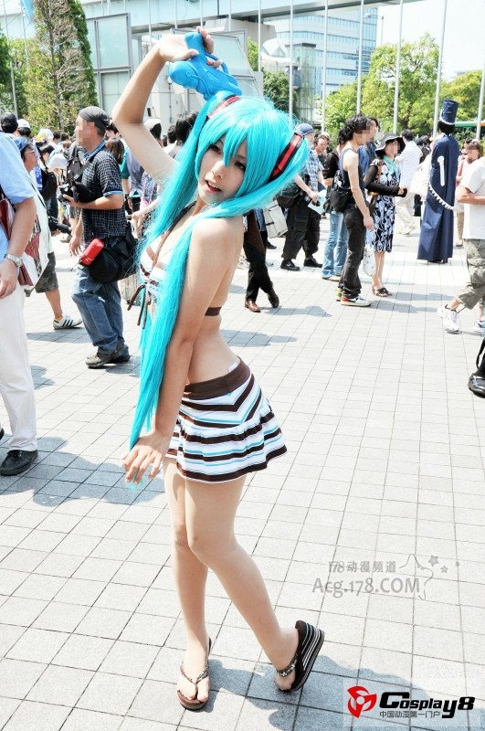 点击大图看下一张：日本东京街头cosplay美女图片