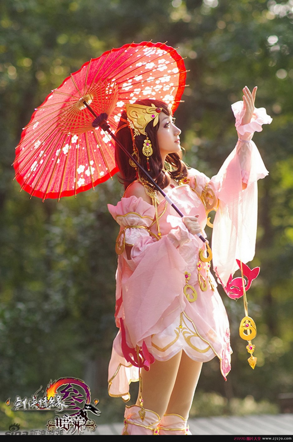 点击大图看下一张：七秀定国LOLI外景cosplay美女