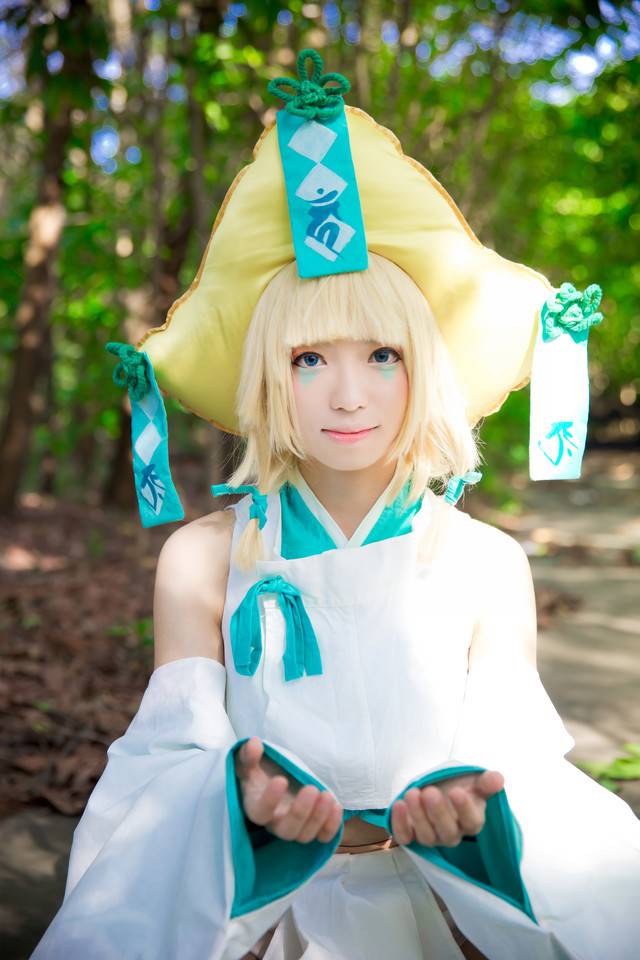 点击大图看下一张:白衣古装cosplay美女图片