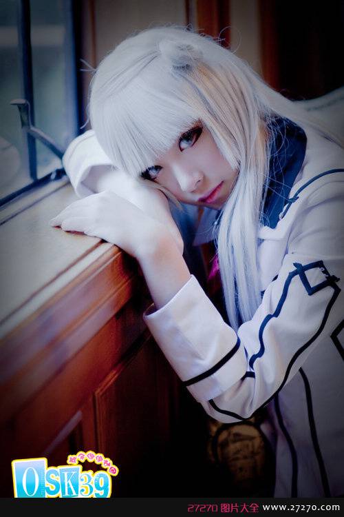 点击大图看下一张:清纯萝莉惊艳美女合集COS