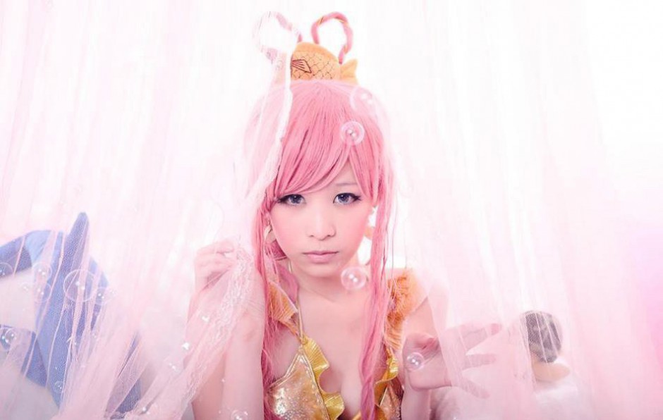 点击大图看下一张：粉色梦幻cosplay《海贼王》白星公主写真