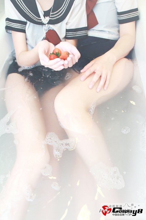 点击大图看下一张:百合少女性感cosplay美女图片