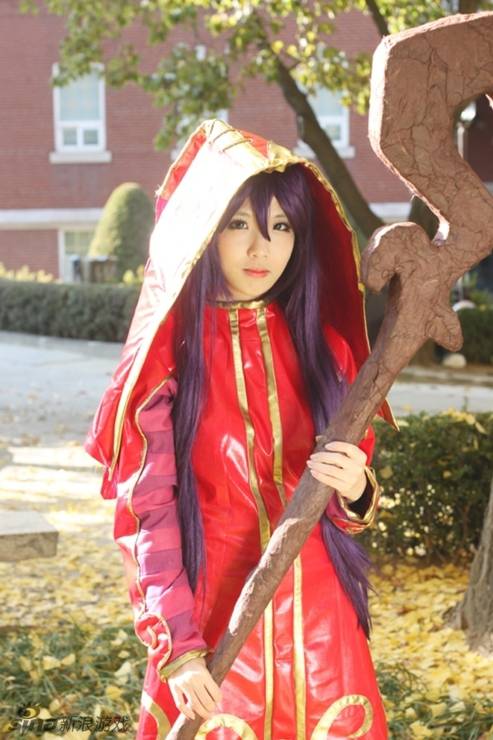 点击大图看下一张：一周最热门lol安妮美女cos图片