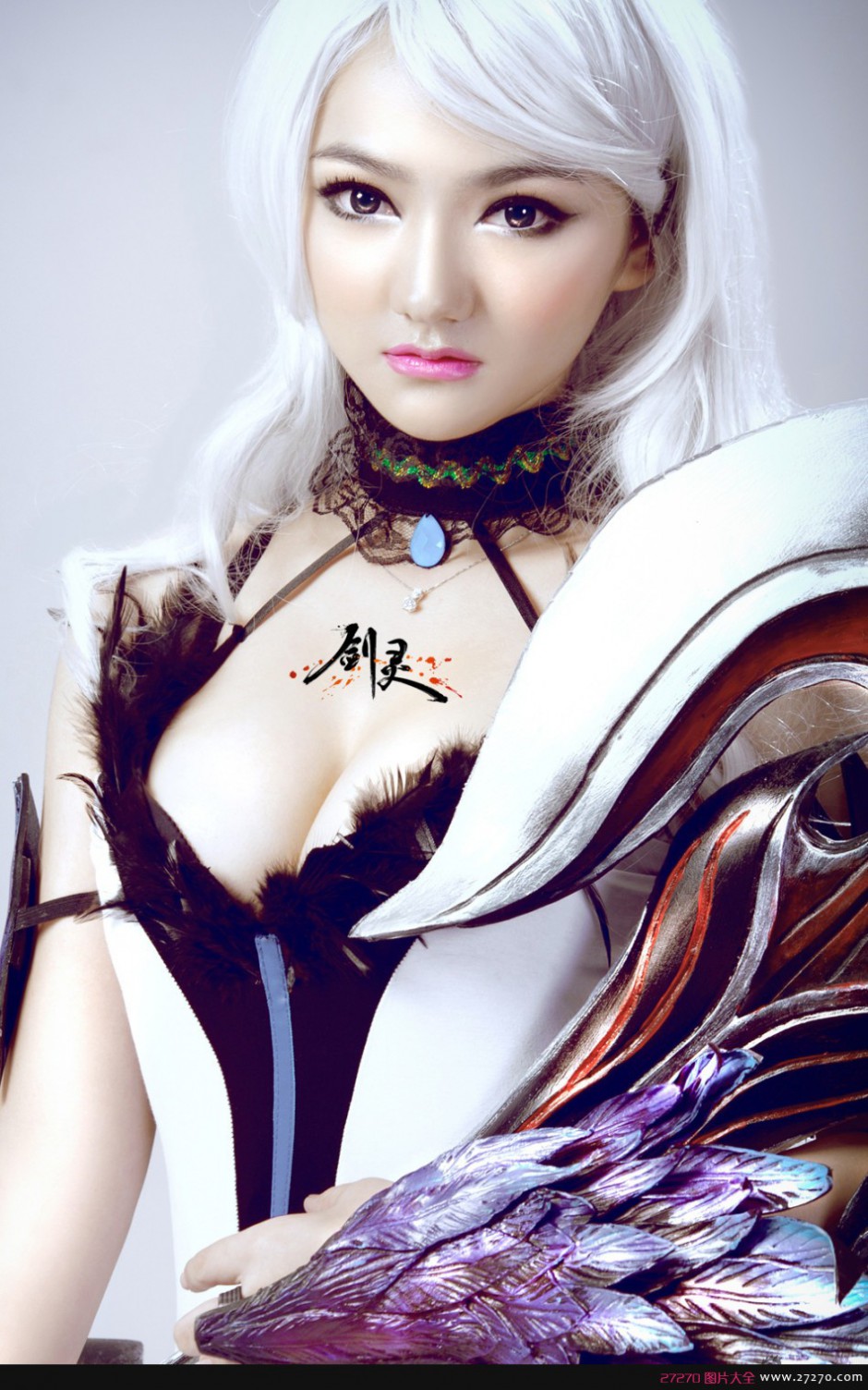 点击大图看下一张:《剑灵》性感圆润美女cosplay赏图