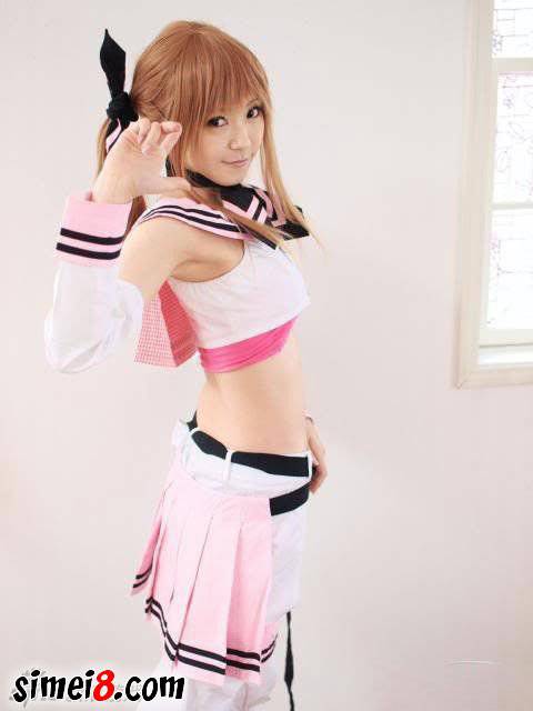 点击大图看下一张：美女cos游戏美女图引人遐想