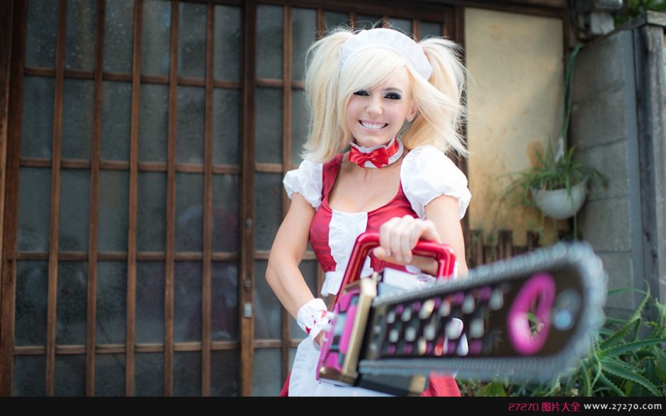 点击大图看下一张：靓丽性感PK电锯甜心美女COS