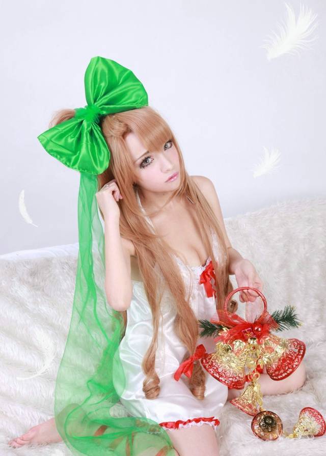 点击大图看下一张:cos动漫图片美女卖萌照欣赏