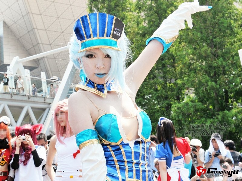 点击大图看下一张：日本东京街头cosplay美女图片