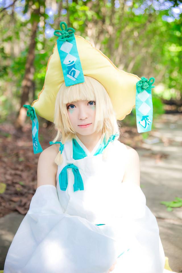 点击大图看下一张:白衣古装cosplay美女图片