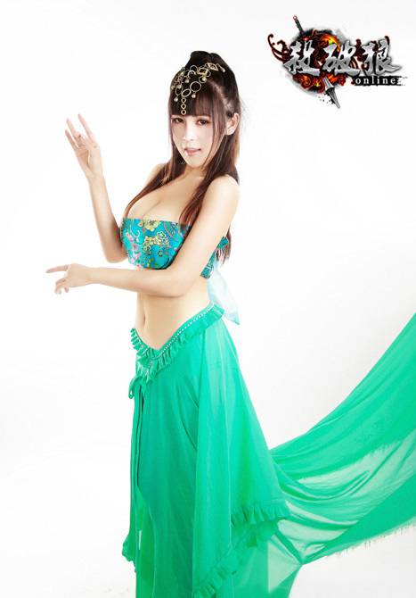 点击大图看下一张：游戏美女夏小薇cosplay网游杀破狼粉色妖姬